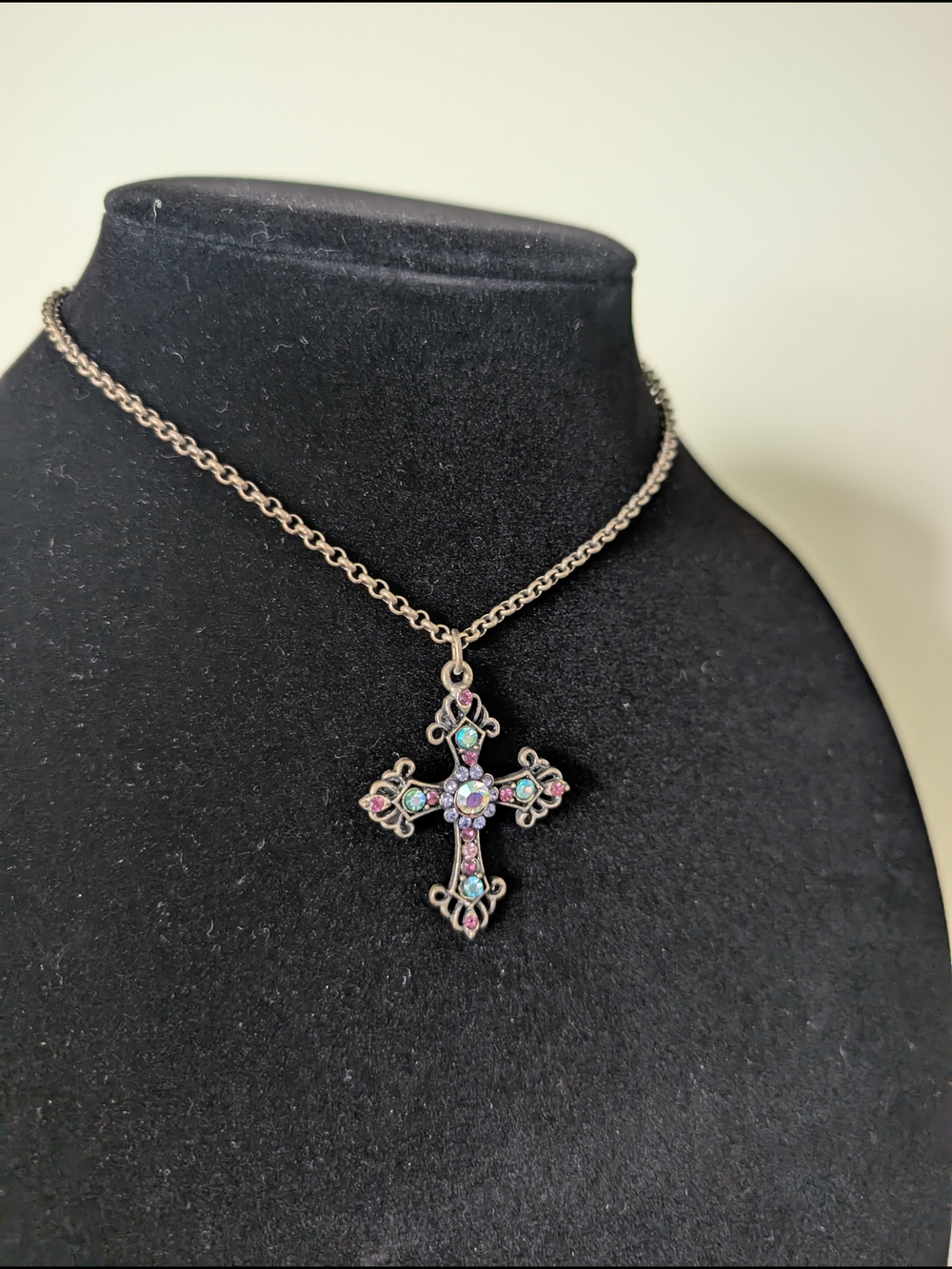 Vintage-Inspired Iridescent Crystal Cross Pendant Necklace - Unbranded - Picture 6 of 10